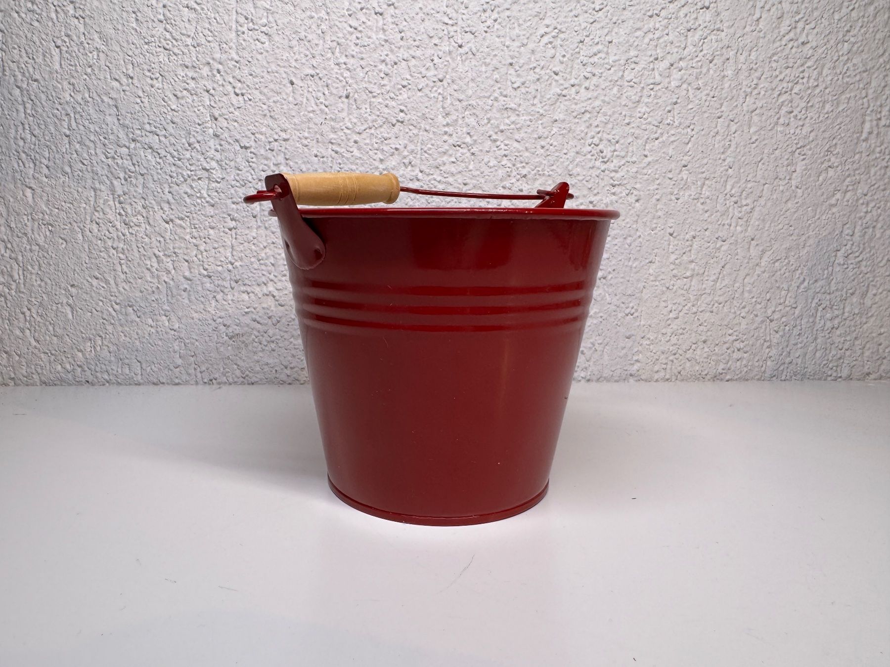 Alle Dekorationen: Roter Dekoeimer aus Metall – Gebraucht aus Grosswangen von Second_hand_paradise