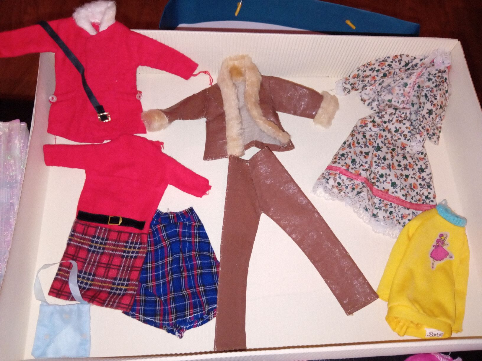 Bambole: abiti vintage Barbie + di 80 pezzi – Usato da Biasca venduto da Old_6blh 3