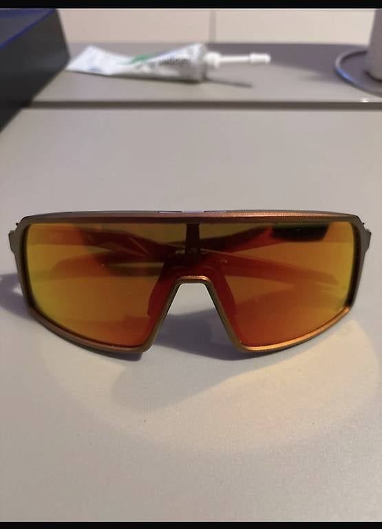 Occhiali & Lenti: Oakley Sport-Sonnenbrille – Usato da Emmen venduto da MarcoPorcheri
