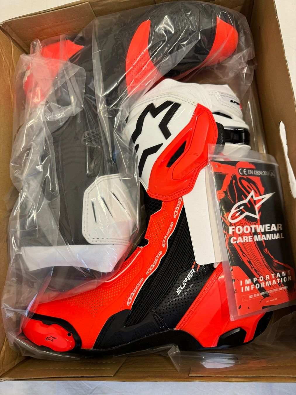 Alpinestars Herrenschuhe: Alpinestars Supertech R Vented Gr. 44 – Neu und originalverpackt aus Wetzikon ZH von Giloco