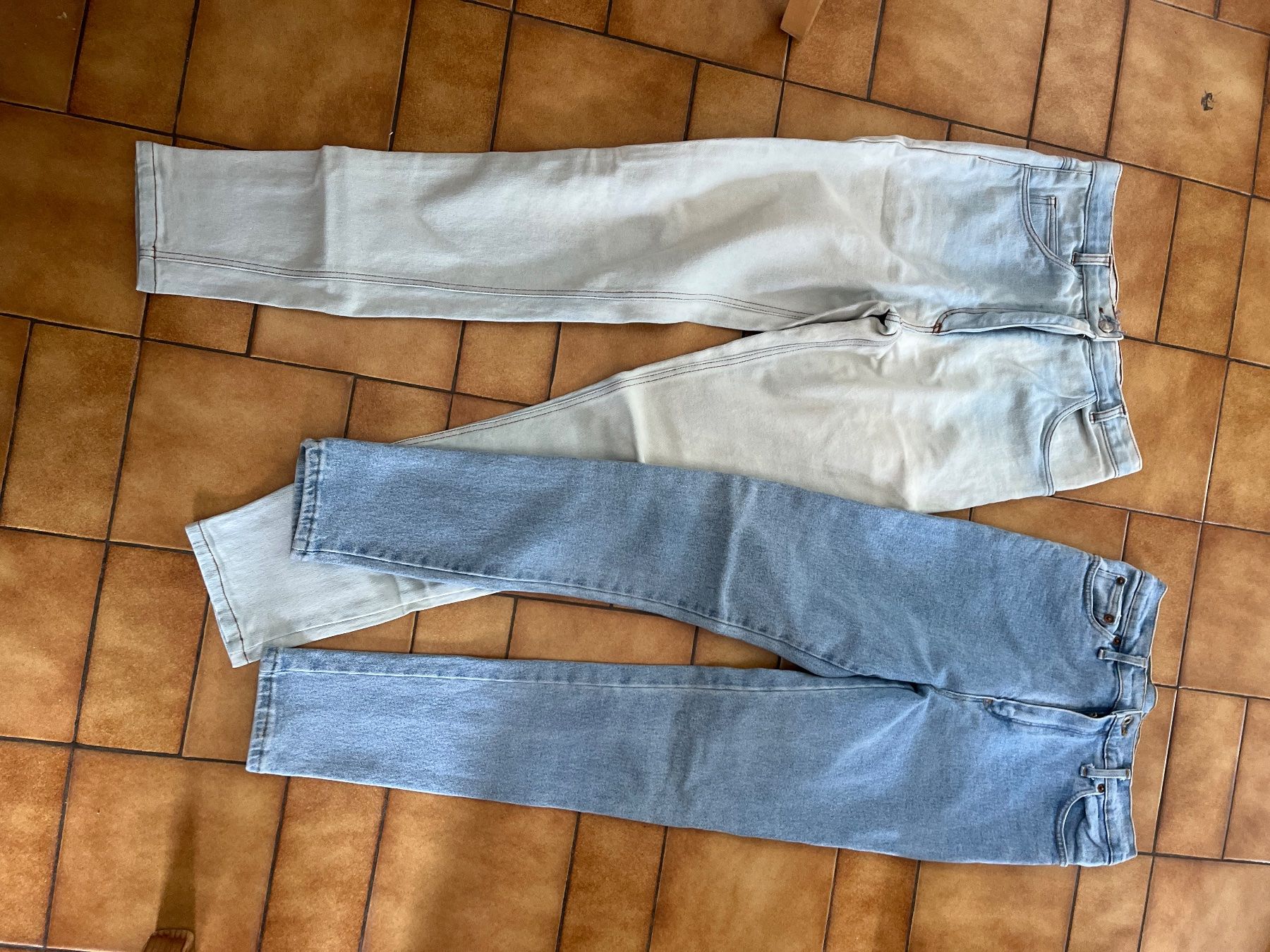 Pantaloni: Lot 2 pantalons Taille 40 maman – Usato da Veyrier venduto da kimedovapa