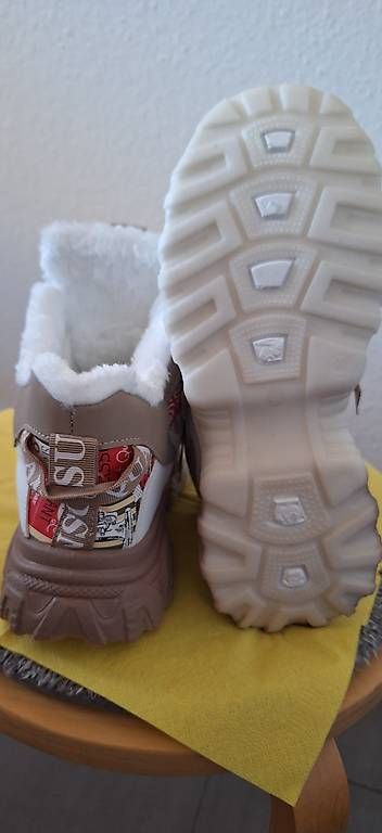 Damenschuhe: Damenschuhe, 1 Paar Flauschis... – Gebraucht aus Reinach BL von kri_v5yj 1