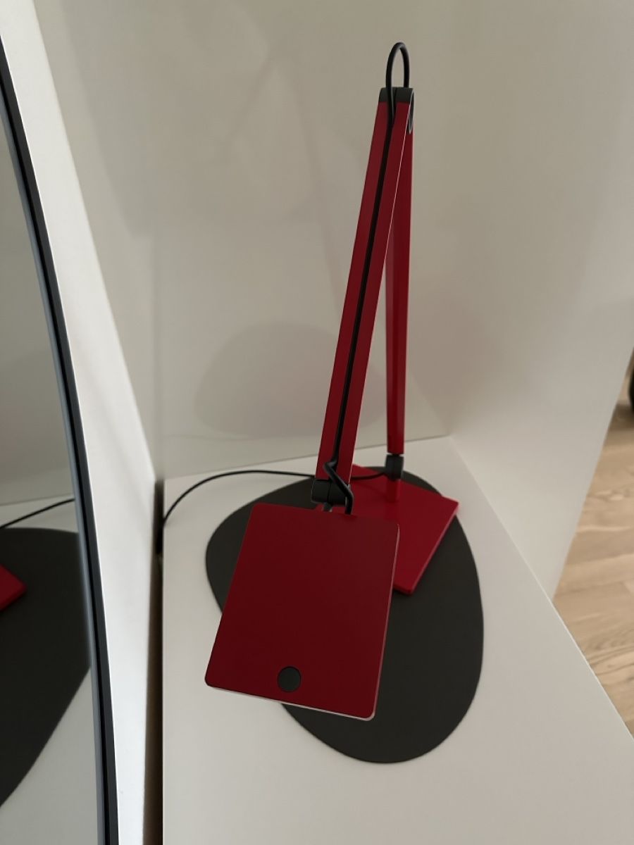 Lampade: Waldmann Tischleuchte PARA.MI Netzbetrieb rot – Usato da Zürich venduto da 183_hk22 2