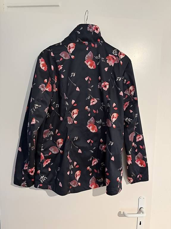 Jacken: Blümchen Jacke - Windbreaker – Gebraucht aus Muri AG von mar_svd7 1