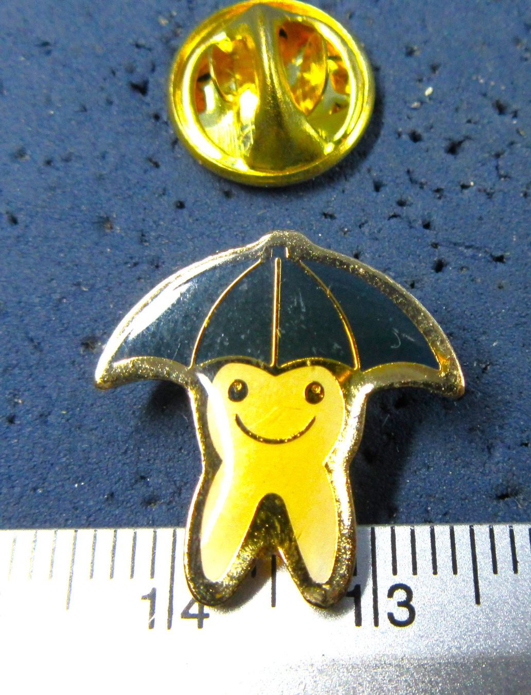 Swiss Placchette & Badge: ZAHN-REGENSCHIRM PIN – Usato da Ettingen venduto da Hausi4711