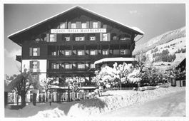 Lenk BE Sporthotel Wildstrubel Gebäude Schnee