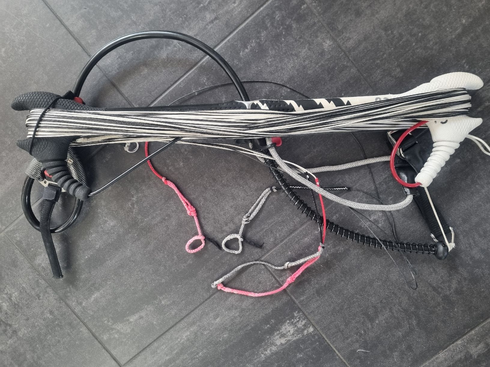 Aquilone: Cabrinha Switchblade 12qm Kitesurf Set mit Trapez, Pumpe, .. – Usato da Wünnewil venduto da Utan8 1