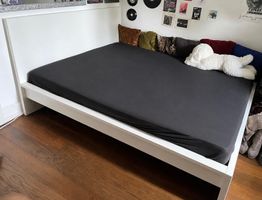 Weisses Ikea Bettgestell