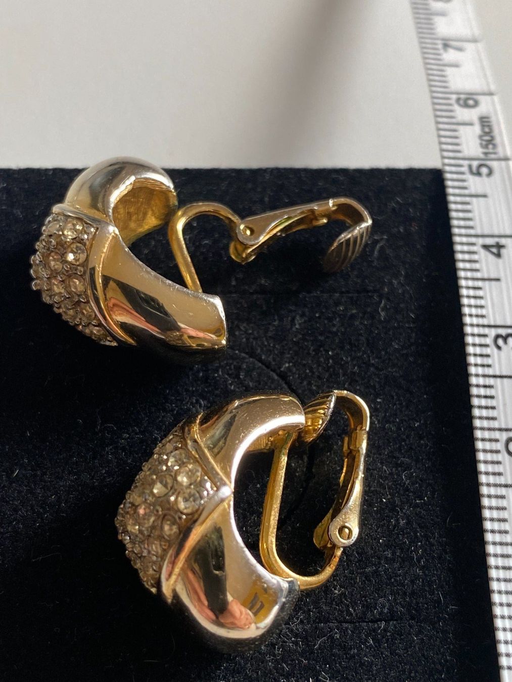 Orecchini pendenti & Orecchini a lobo: Modeschmuck, Ohrenclips mit Strass-Steinen, silbrig/goldig – Usato da Gümligen venduto da Primeselection 2