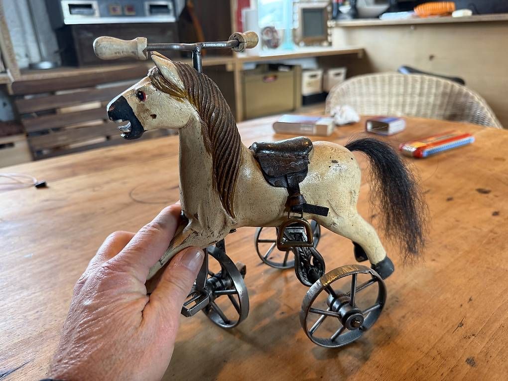 Statuette: Altes Pferd auf drei Räder – Usato da Ruswil venduto da Drux 2