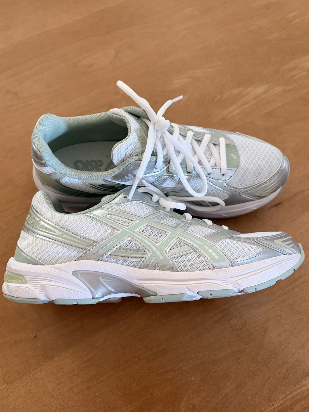 Asics Damenschuhe: ASICS Sneaker - Grösse 40.5 – Gebraucht aus Jonen von f_abiiiennee 1