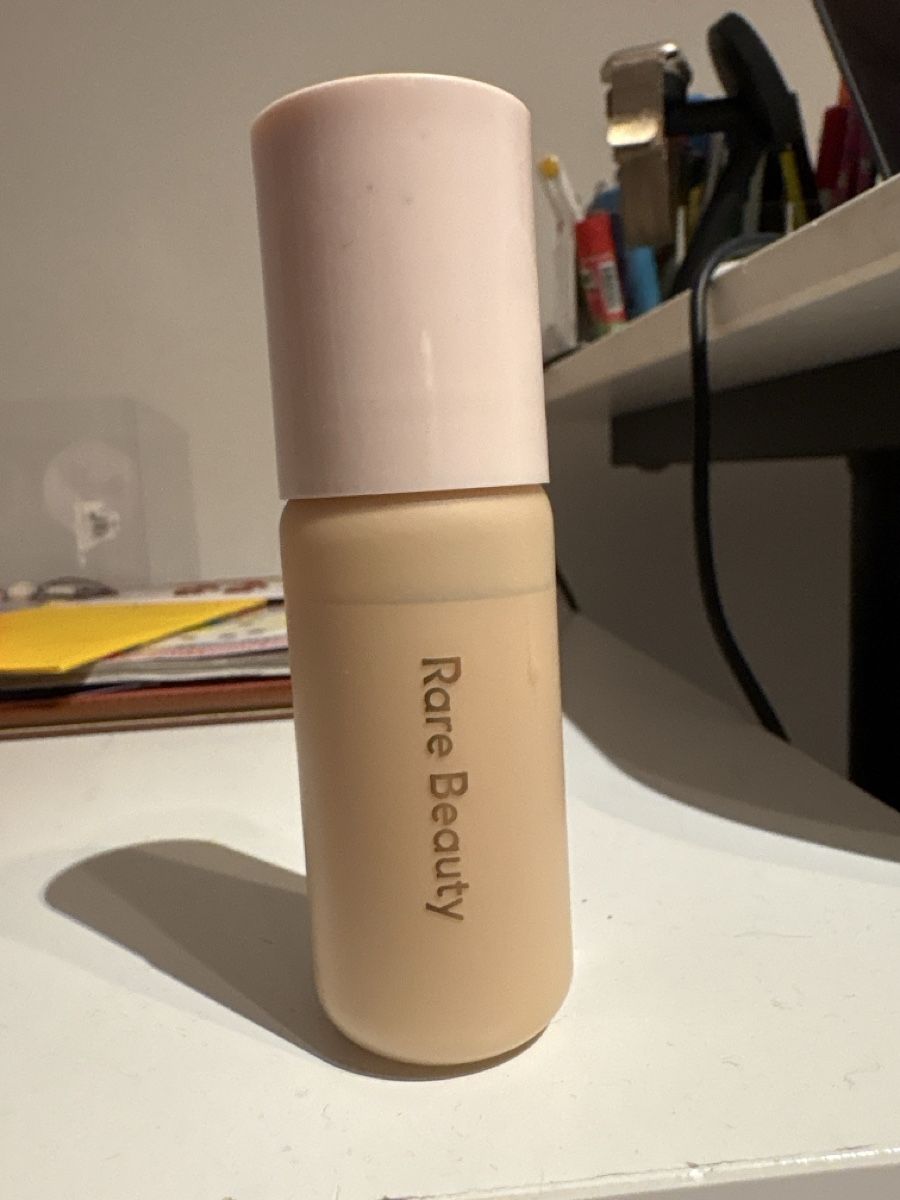 Make-up: Rare Beauty Liquid Touch Weightless Foundation, 20W – Usato da Oberägeri venduto da LigiaG