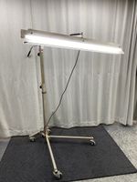 Mobile höhenverstellbare Werkstattlampe