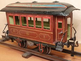 Uralter schöner Märklin 1821 Personenwagen in Spur 1