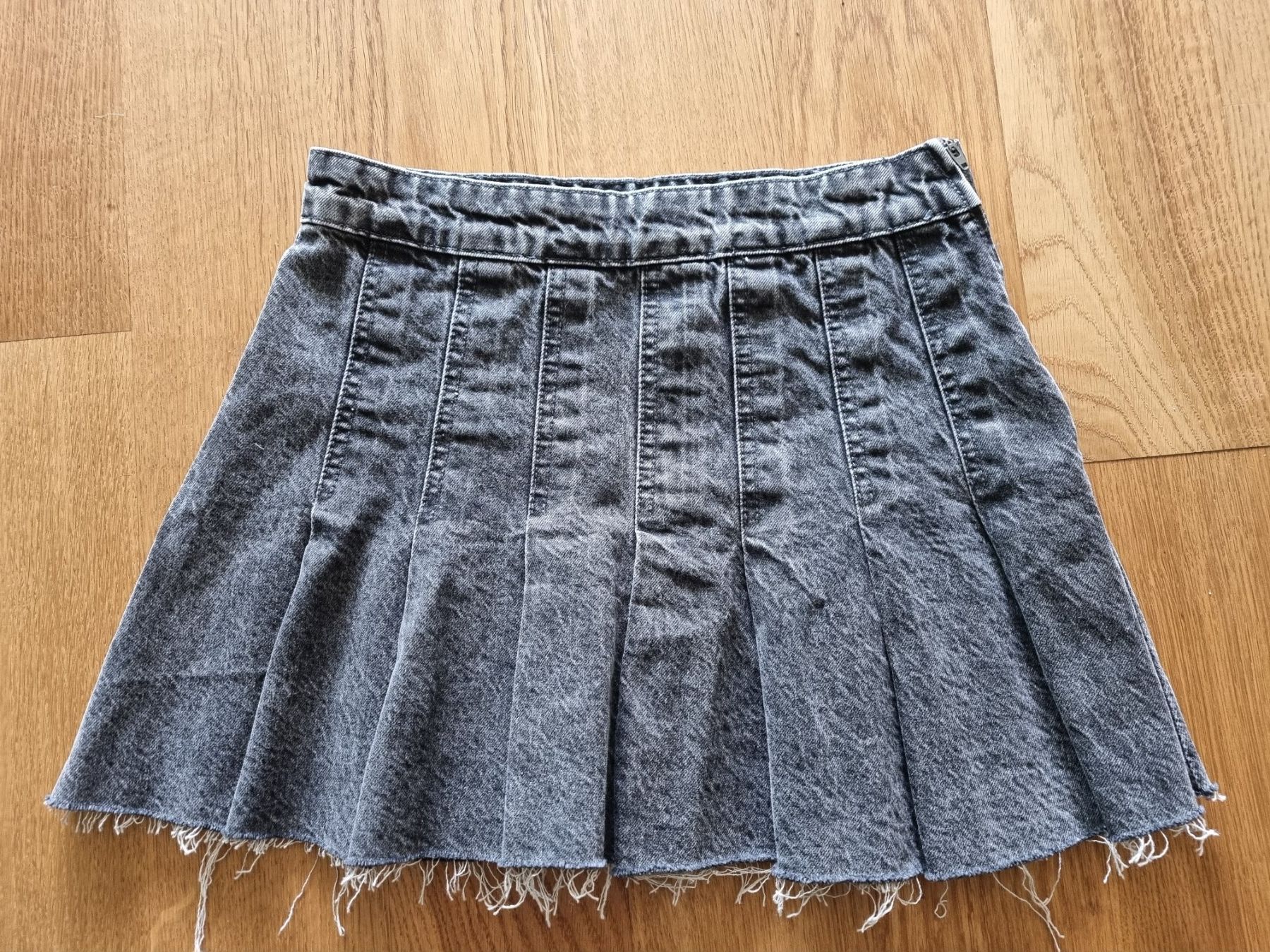 Stradivarius Jupes: Schwarzes Jeans Röckli – D'occasion à Gelfingen par GaelleBr 1