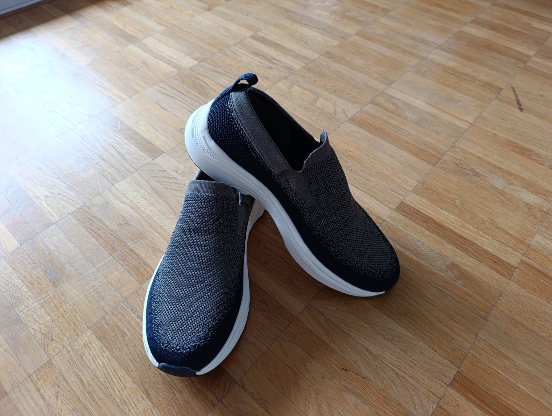 Herrenschuhe: Herren Sneakers leicht Gr. 42 Neu – Neu und originalverpackt aus Zürich von VorlonShadow