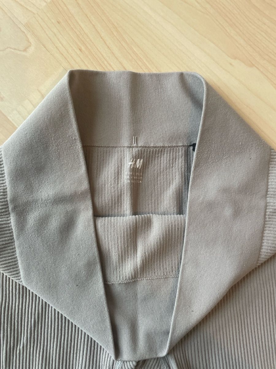 H&M Hosen: H&M Gerippte Radler Shorts, Grösse S – Gebraucht aus Sissach von nelimas 1