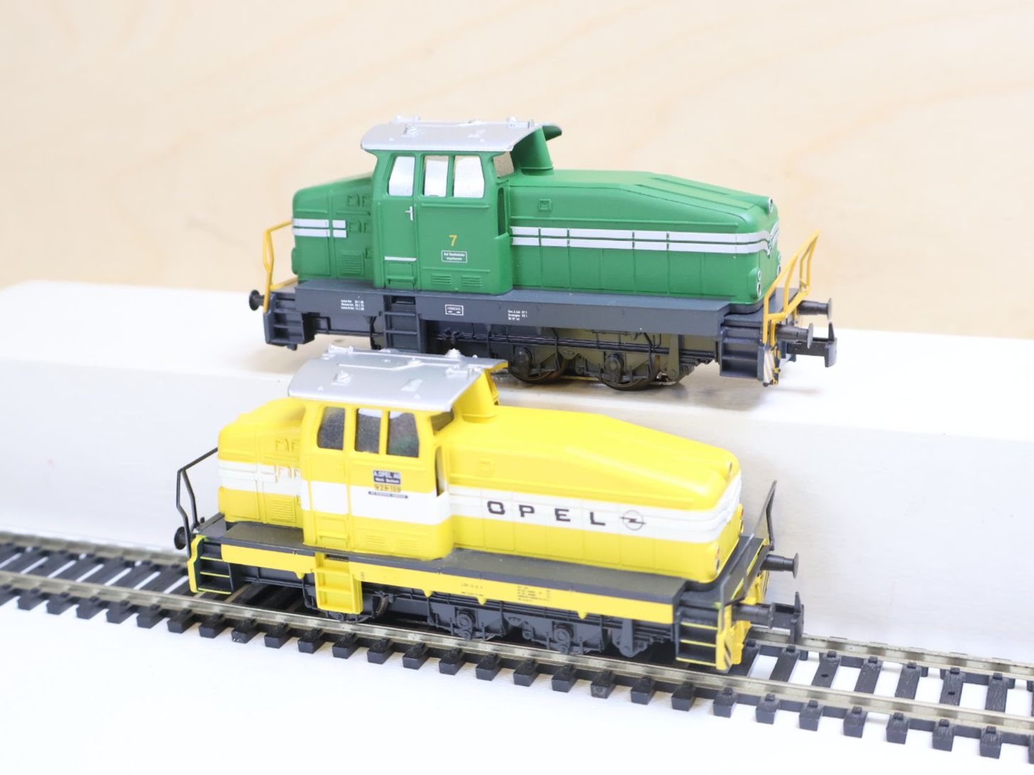 Märklin Modelleisenbahnen: Märklin 2 x Rangierlok Modern - AC Digital H0 – Gebraucht aus Winterthur von Monstera