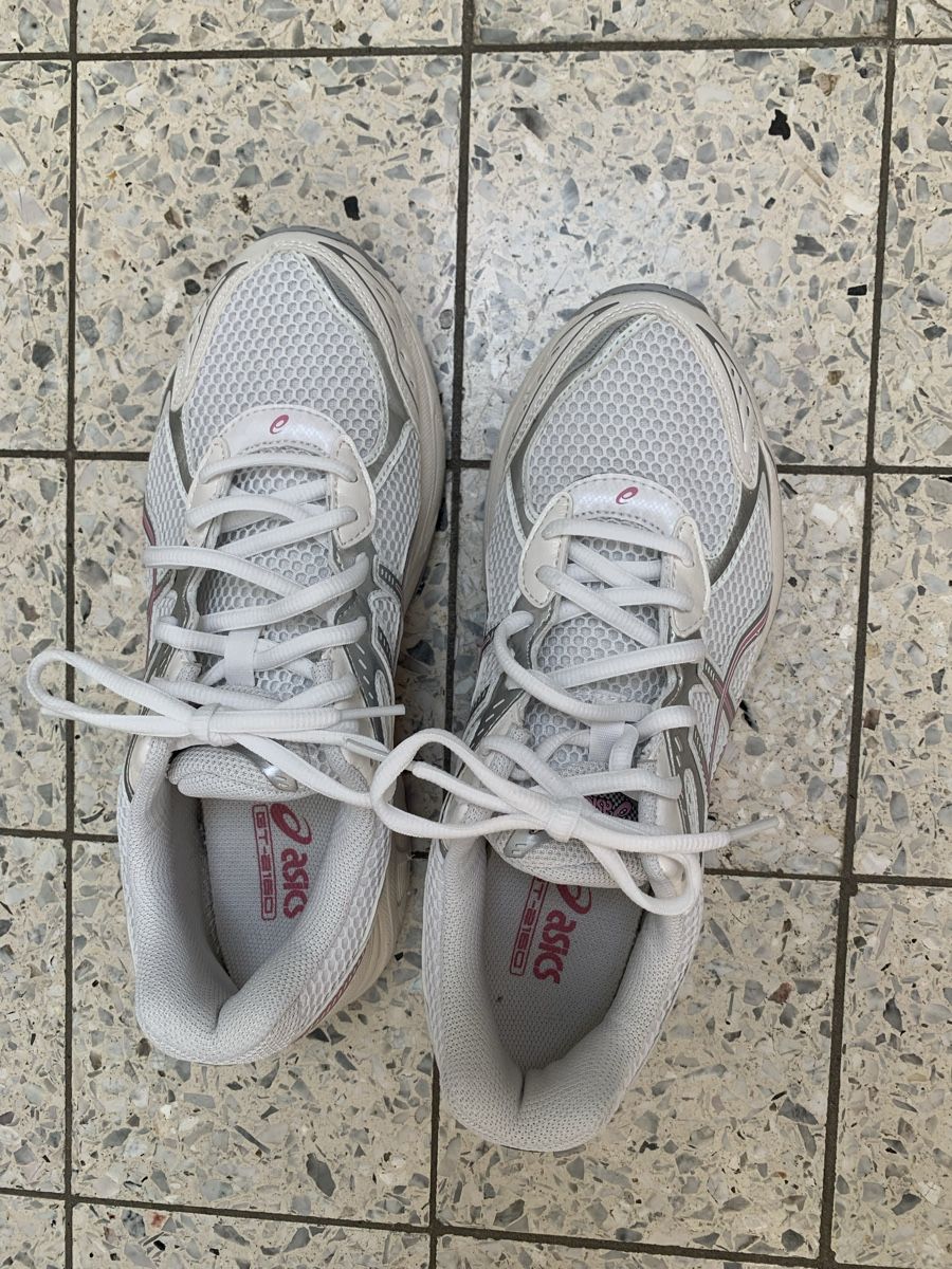 Asics Chaussures femmes: Asics SportStyle 40.5 – D'occasion à Huttwil par lan_ys2r