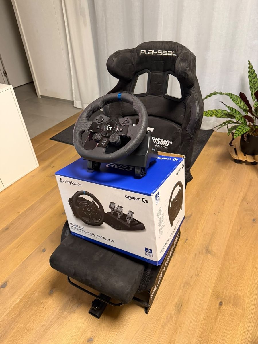 Playseat Chaises: Logitech G923 Lenkrad mit Playseat Rennsitz – D'occasion à Mels par scaleop89 1