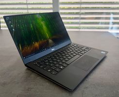 Dell XPS 13 9360 – Intel i5 / 8GB RAM / 256GB NVMe SSD