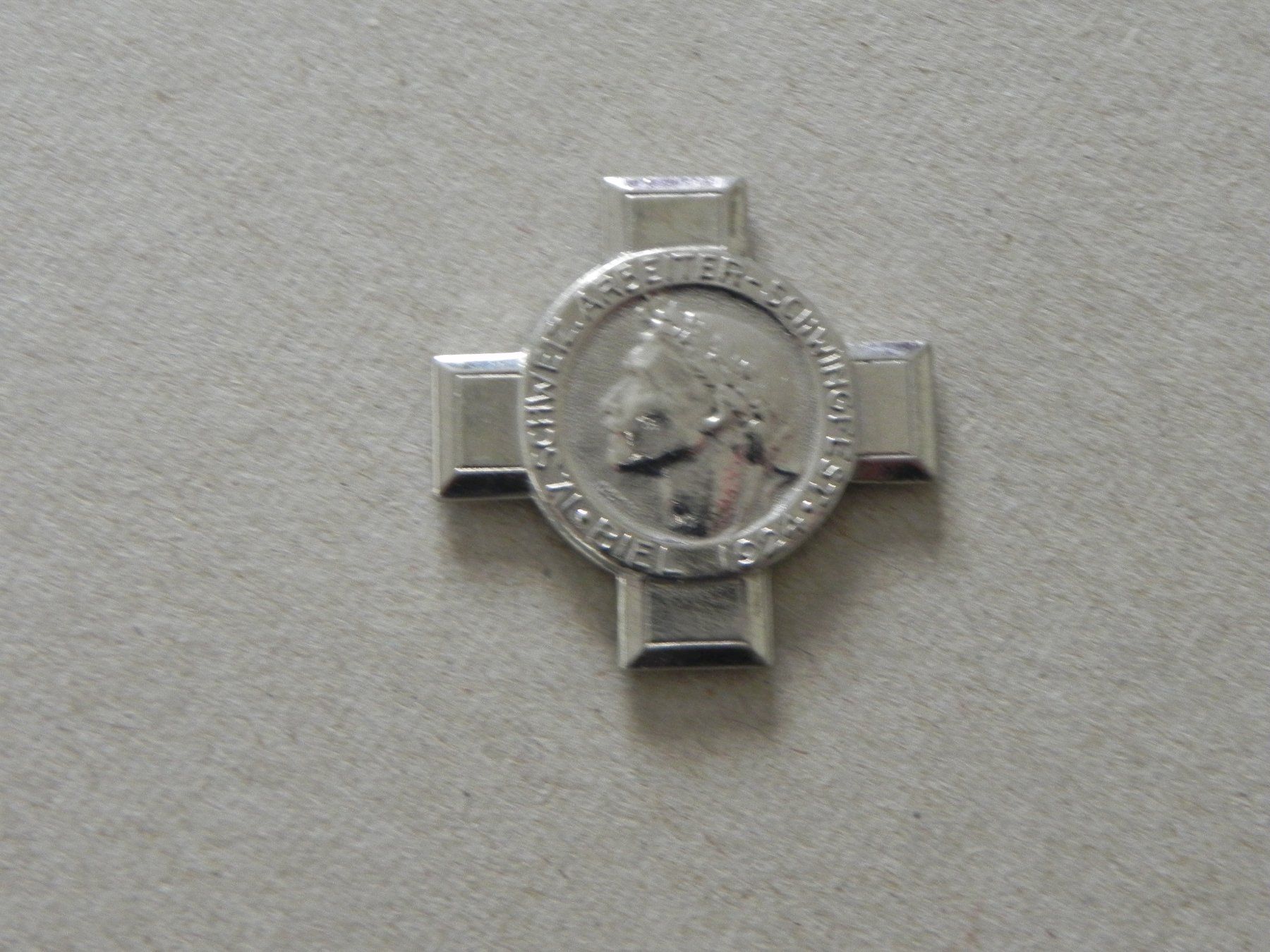 Placchette & Badge: Abzeichen Arbeiter Schwingfest Schwingen Biel BE 1924 – Usato da Siebnen venduto da krimsie