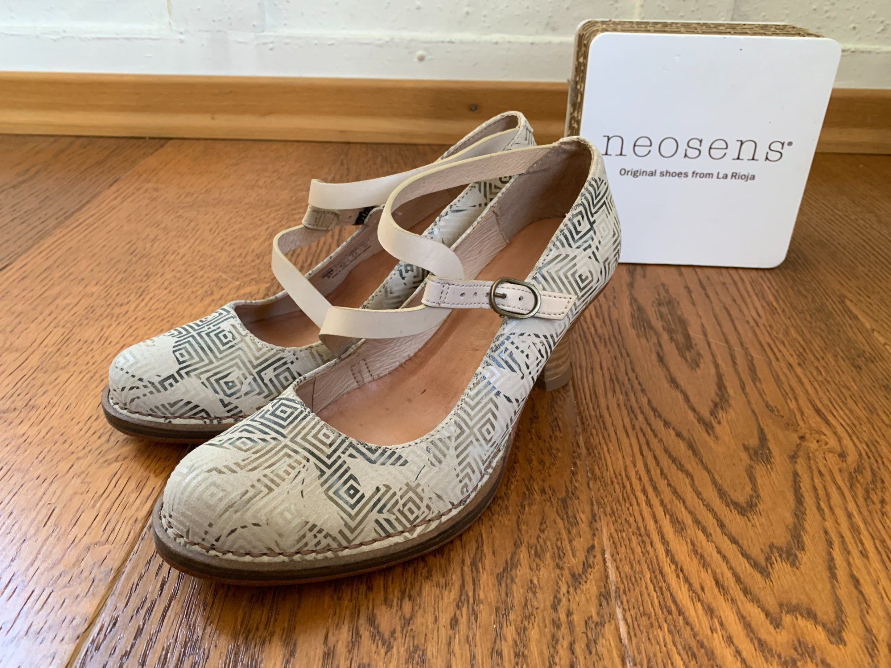 Art Scarpe da donna: Art Rococo 606 beige fantasy Gr.37 – Nuovo (secondo la descrizione) da Zürich venduto da finsti 1