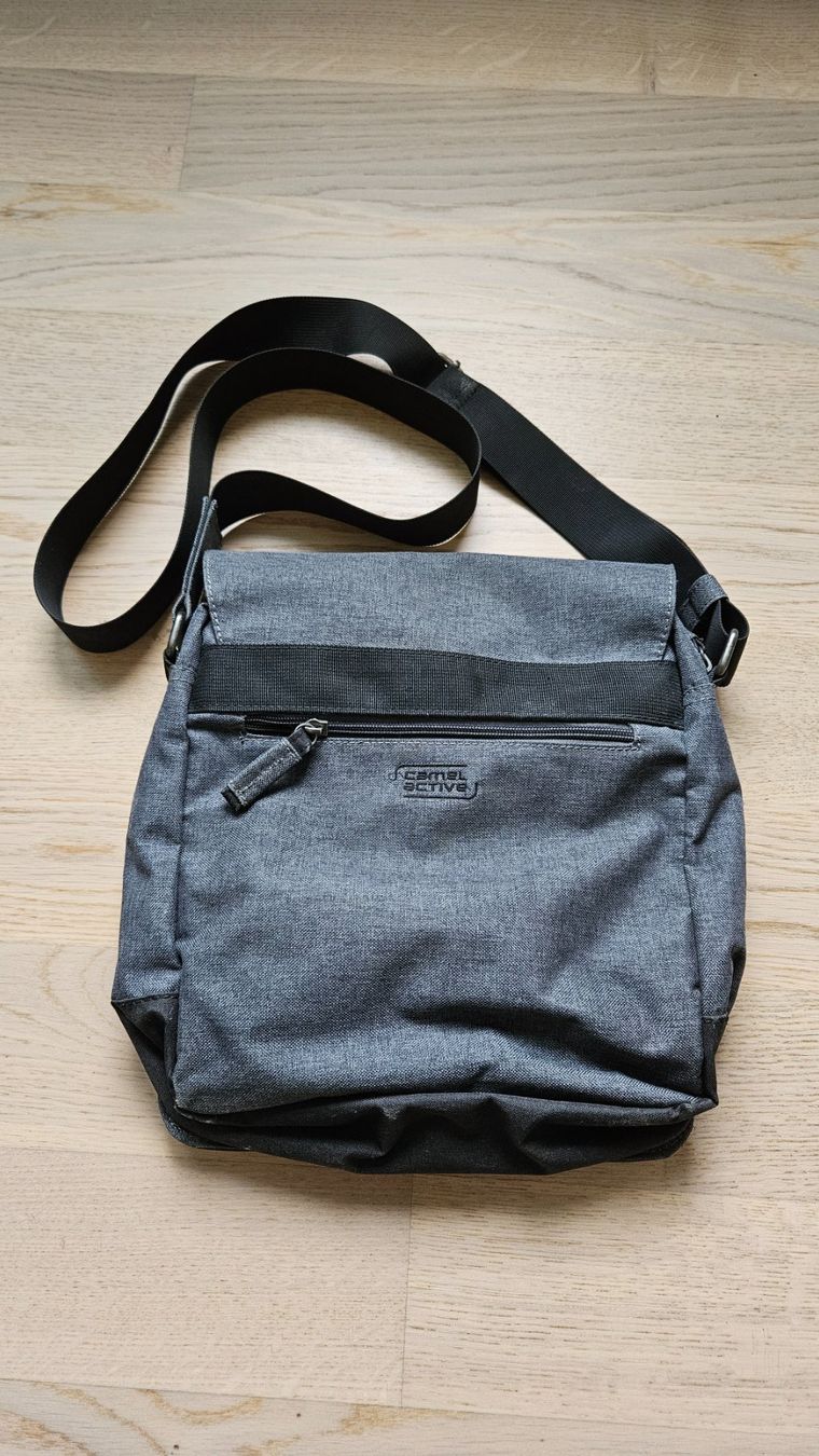 Borse: Umhängetasche in grau mit Tabletfach von Camel Active – Nuovo (secondo la descrizione) da Pfäffikon ZH venduto da Calemor 1