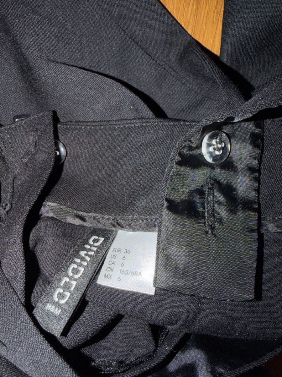 H&M Tute: Schwarzer Jumpsuit von H&M Divided, Grösse 36 – Nuovo e nell'imballaggio originale da Stäfa venduto da Waykana15 3