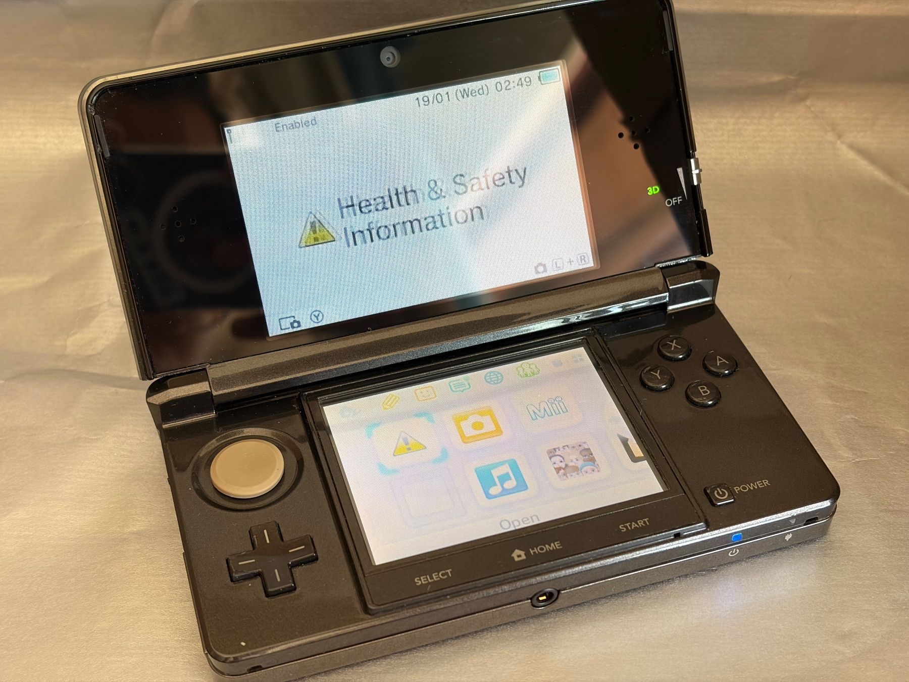 Nintendo Konsolen: Nintendo 3DS Schwarz – Gebraucht aus Zürich von reecewu 1