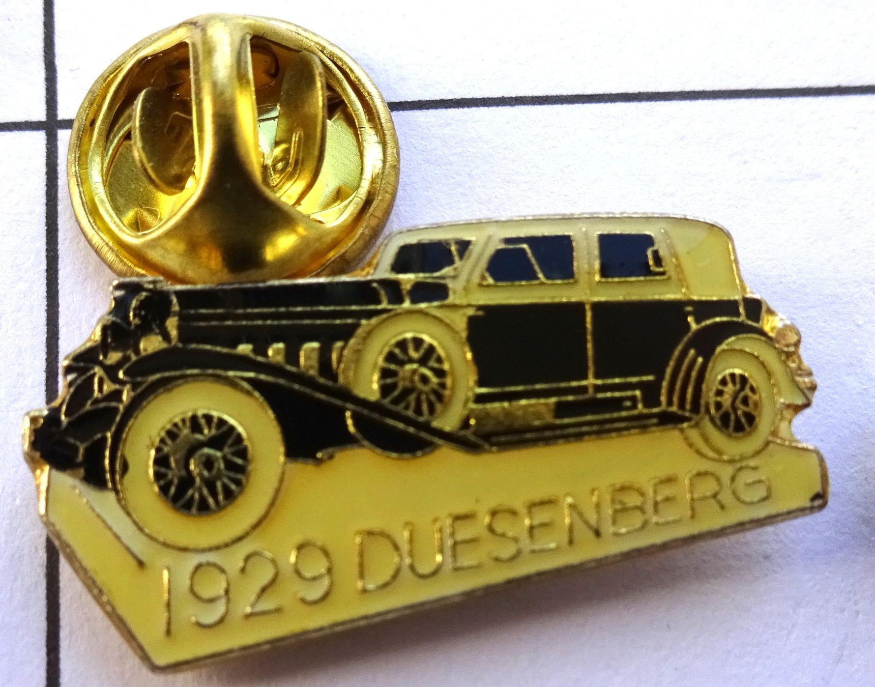 Plaketten & Abzeichen: Pin Auto alt 1929  DUESENBERG – Gebraucht aus Utzenstorf von BUtter81