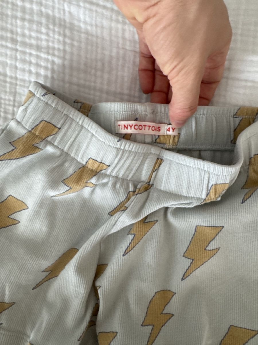 Tinycottons Pantalons: Tiny Cottons Shorts 4 Jahre – D'occasion à Ittigen par MOVIN20 1