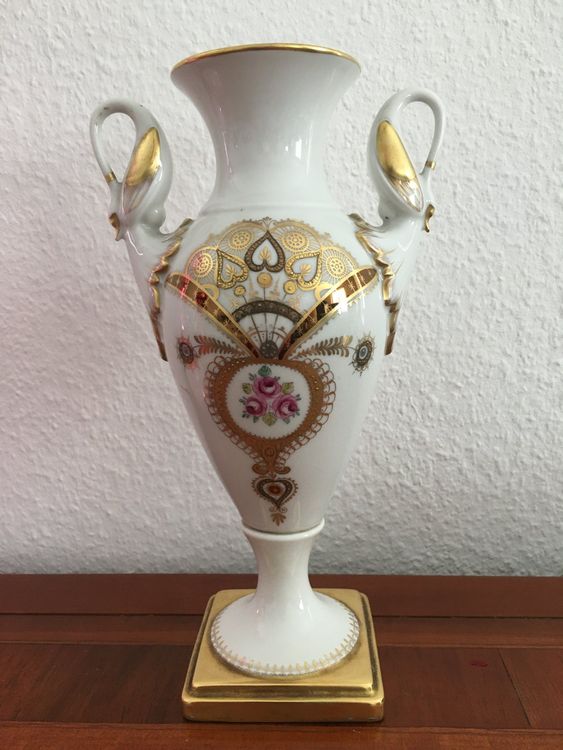 Porzellan Henkel-Vase mit Schwanenhals, Handmalerei | Kaufen auf Ricardo