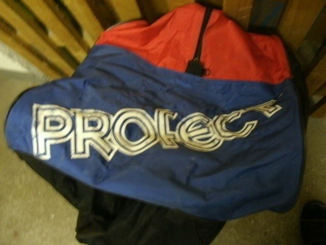Taschen: Grosse Reisetasche / Sporttasche "PROTECT" – Gebraucht aus Zürich von Tivoli2