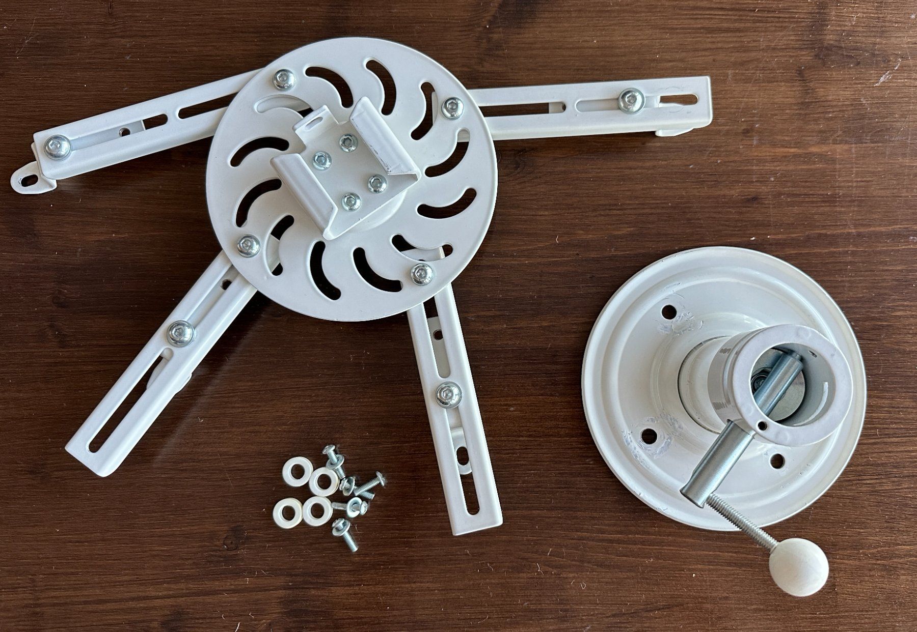 Wandhalterungen: Support plafond universel pour projecteur Sunne PRO300 – Gebraucht aus Genève von rosebud635 1