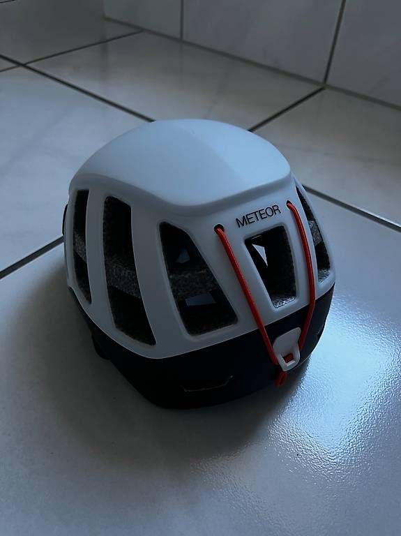 Caschi: Kletter/Bersteigerhelm Petzl Meteor – Usato da Thalwil venduto da ventelou
