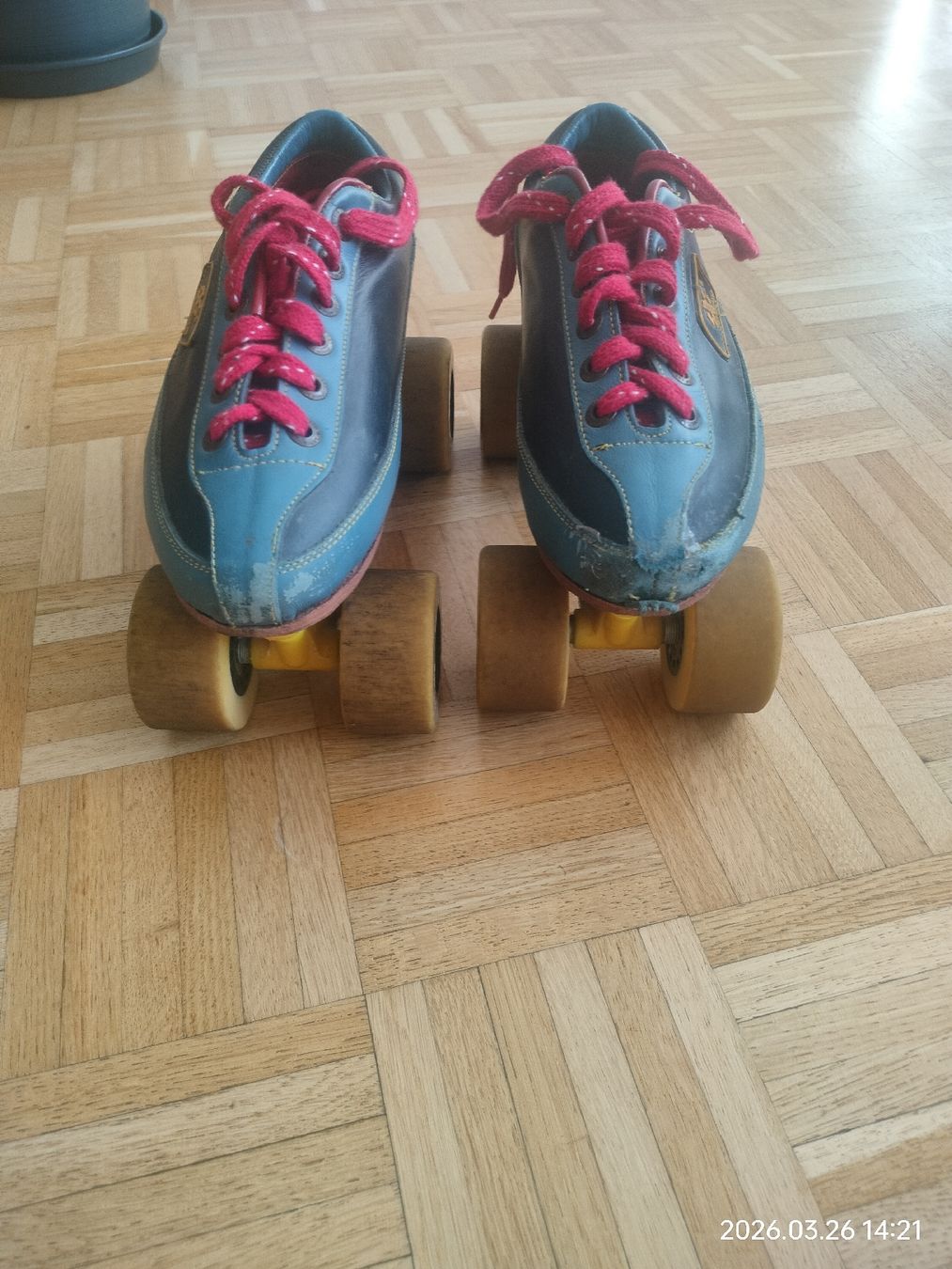 Pattini in linea & Pattini a rotelle: Roller Skates quads – Usato da Basel venduto da vik_7qc8 3