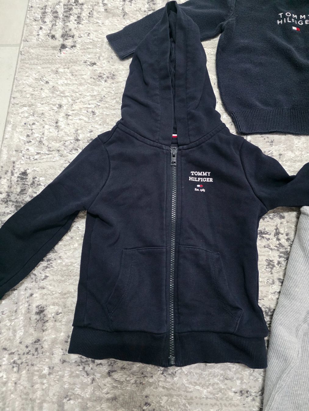 Tommy Hilfiger Lotti & Set di vestiti: 3 Pullover Tommy Hilfiger Kinder Grösse 98 – Usato da Scherzingen venduto da Benjanil 1