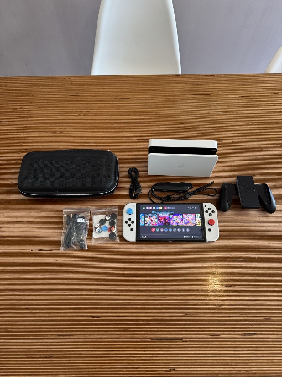 Nintendo Konsolen: Nintendo Switch Oled – Gebraucht aus Avry-sur-Matran von Daidegaz