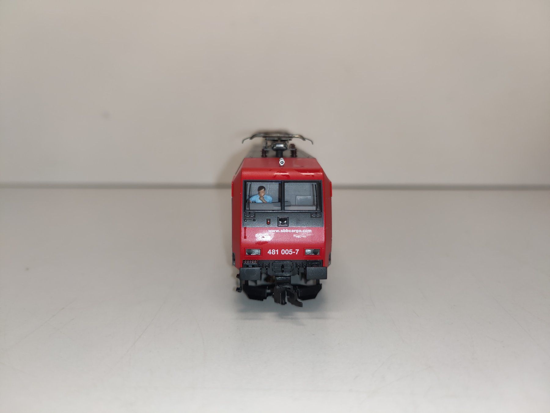 Fleischmann Modellini di ferrovie: Fleischmann 4323 SBB CFF FFS Cargo E-Lok Re 481 DC Analog H0 – Usato da Basel venduto da mhmarken 3
