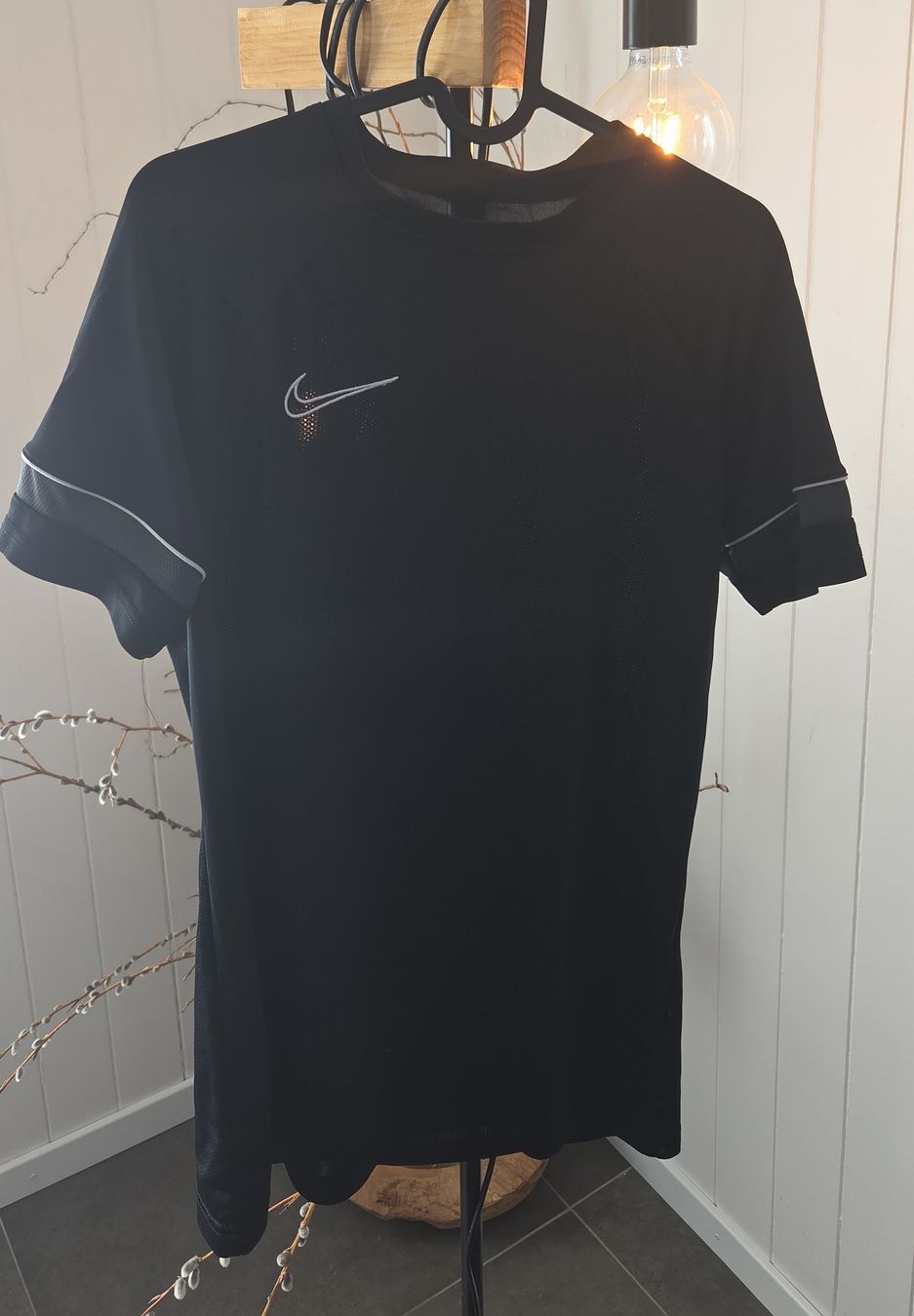 Nike Kleiderpakete: Nike DRI-FIT Set Grösse M – Gebraucht aus Alterswil FR von Agape07