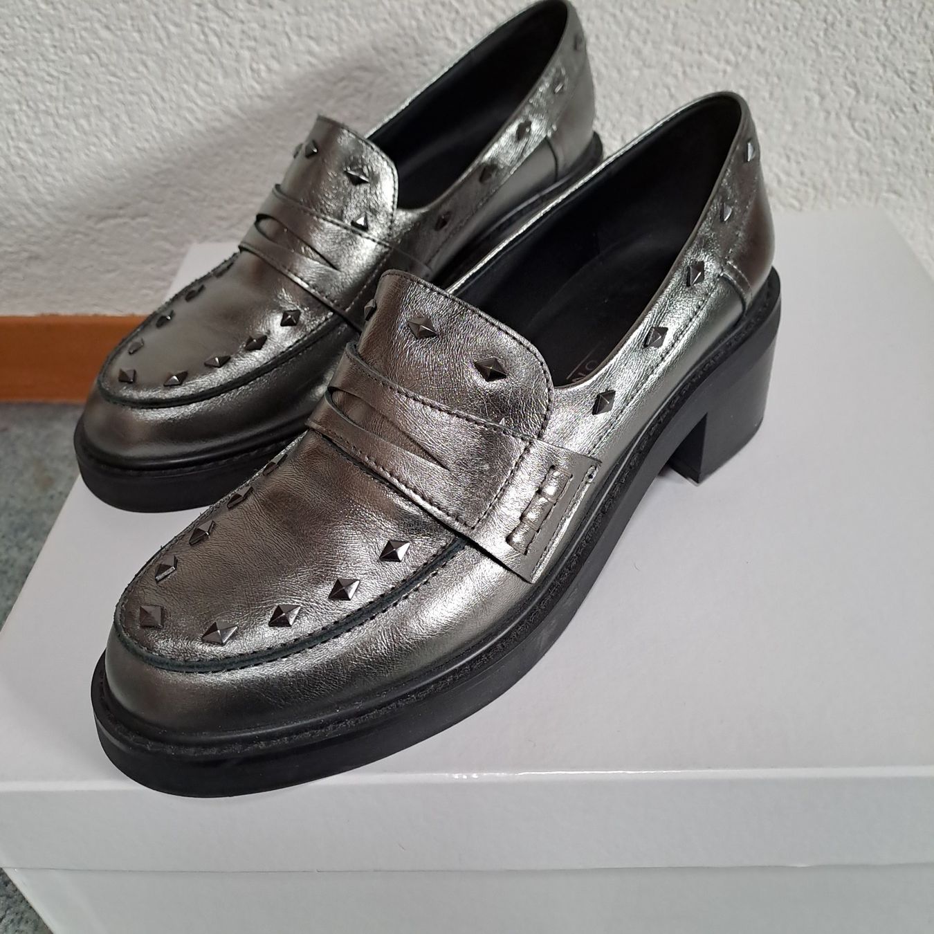 Damenschuhe: Silberne Lederschuhe, Grösse 39, NP 198.--. – Gebraucht aus Frauenfeld von Andadaa 1