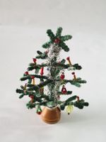 Kleine Gablonzer Weihnachtstanne mit Schmuck