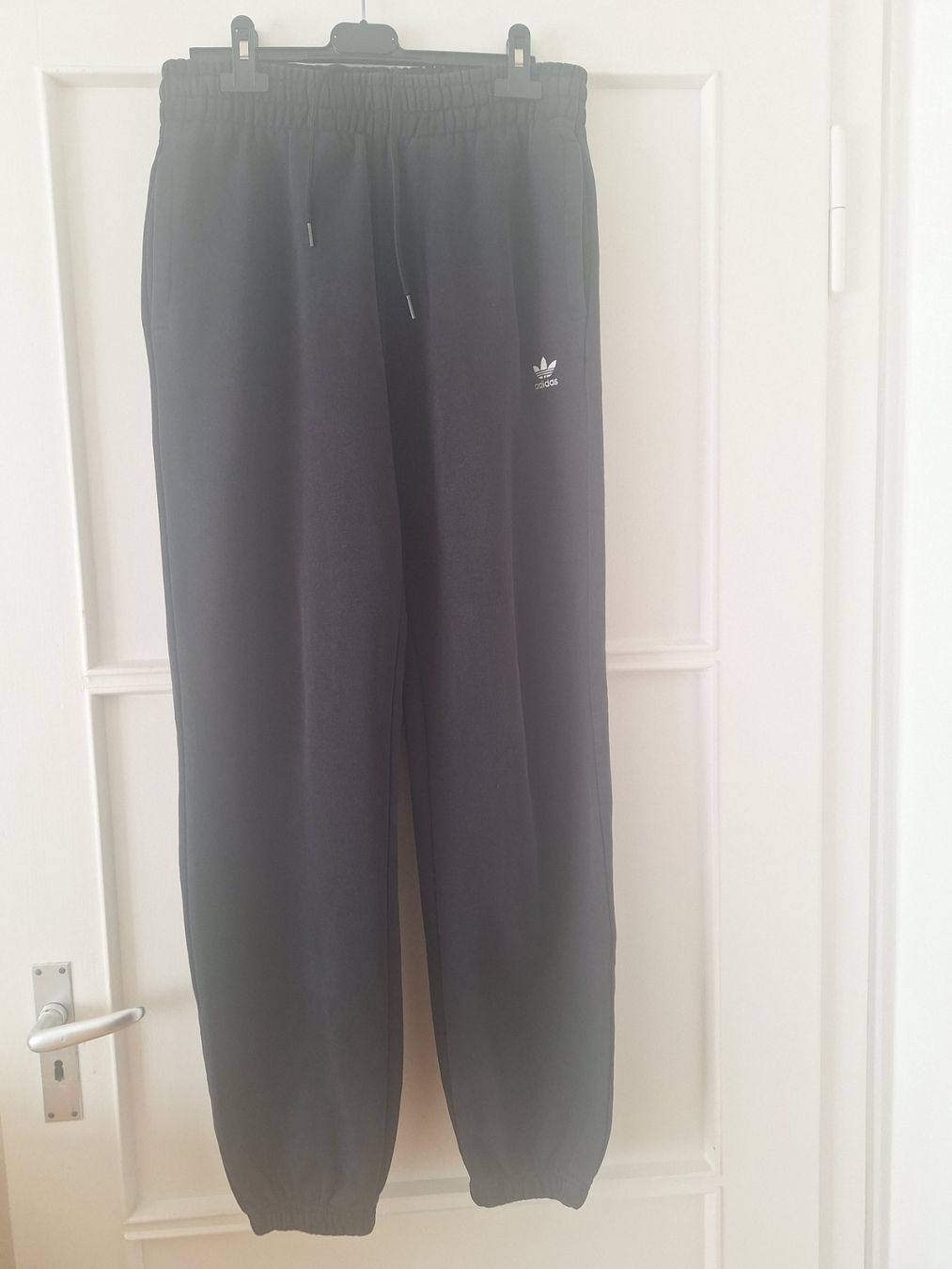 Adidas Pantaloni: Pantalon jogging adidas taille S – Usato da Lausanne venduto da anta-123