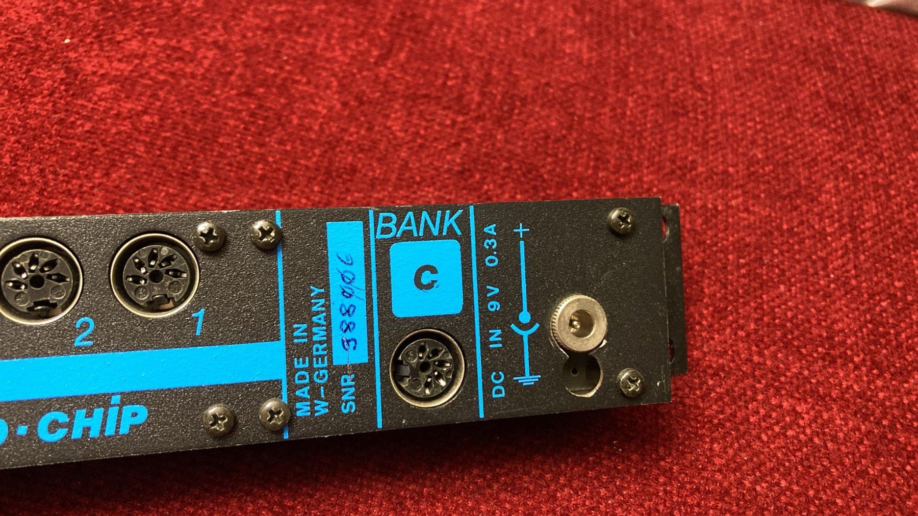 Strumenti musicali: Interface Friend-Chip SM'X 8.8 MIDI Patch Bay – Usato da Dietikon venduto da Rima57 7