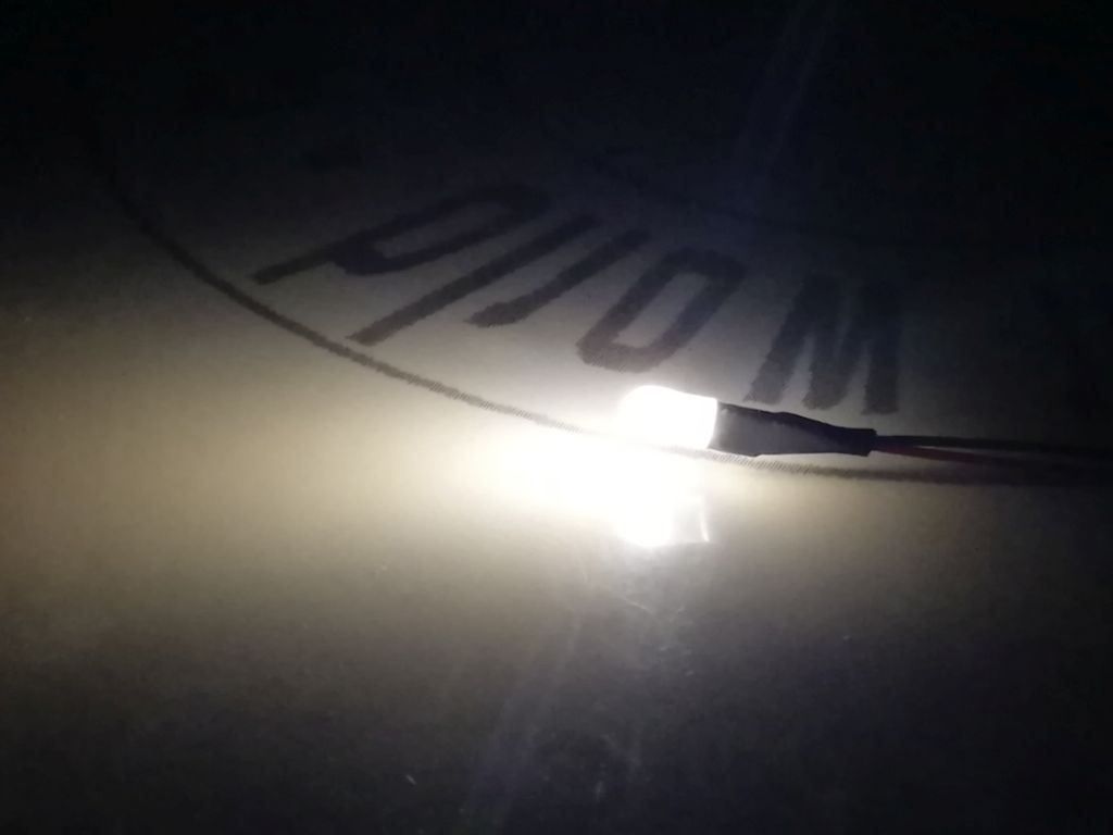Componenti elettronici: LED warm/diffus 3mm, randlos, verkabelt – Nuovo (secondo la descrizione) da Luzern venduto da Salefactory