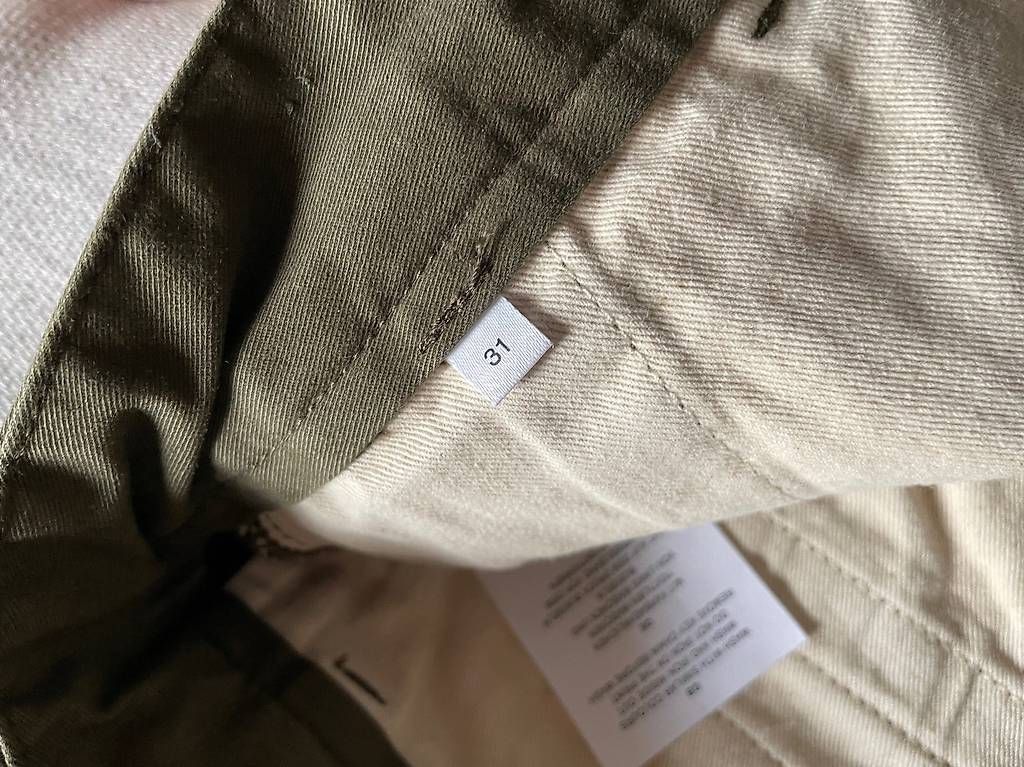 Pantaloni: Closed Chino Clifton olivgrün Gr. 31 neuwertig – Usato da Zürich venduto da GrisZh 1