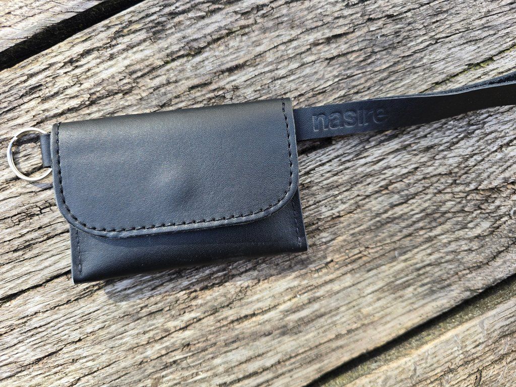 Altro in  Abbigliamento & Accessori: Leder: Etui S schwarz-Sale – Nuovo (secondo la descrizione) da Romanshorn venduto da Rachacha