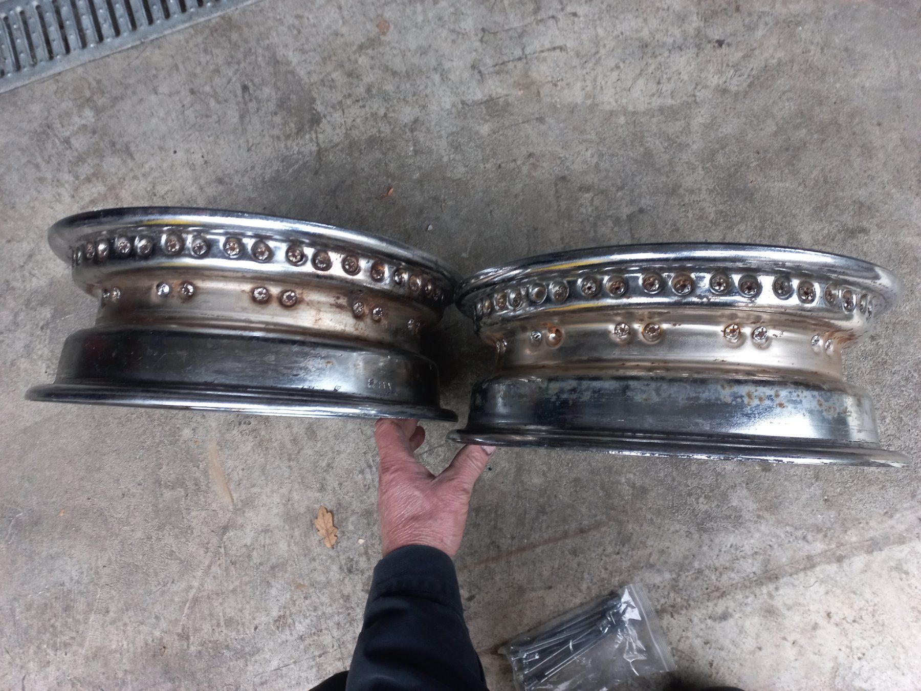 Jaguar Cerchioni: 2 Oldtimer 5x15 " Speichenfelgen Verchromt vermutl. Jaguar ? – Usato da CH - DULLIKEN venduto da swissclassicparts 3