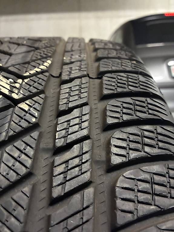 Autres écriture & dessin: Winterreifen Pirelli 285 40 22 – D'occasion à Neuenhof par Gt5.Performance_ 3
